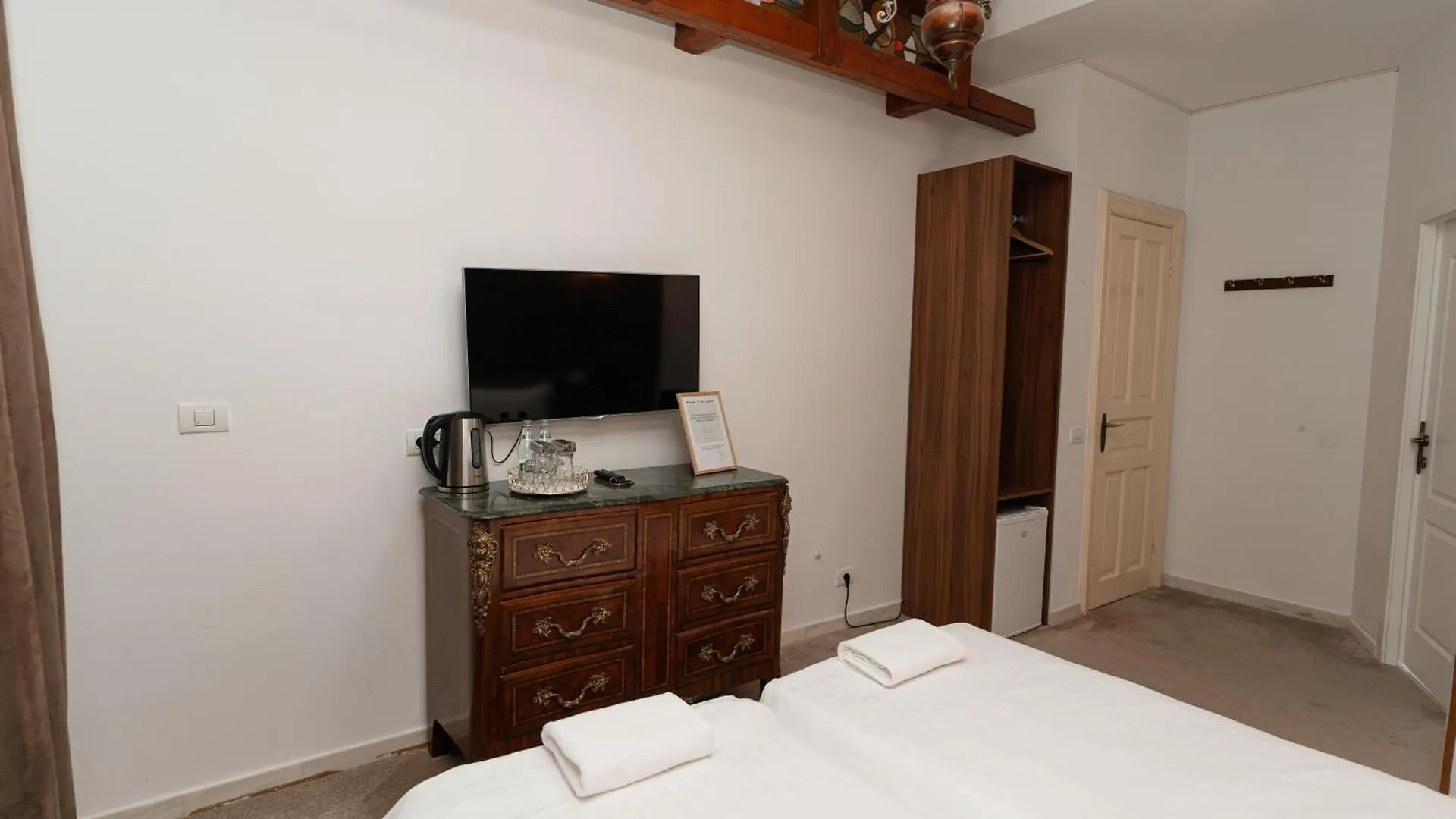 George&Dragon Rooms Bükreş 2*,